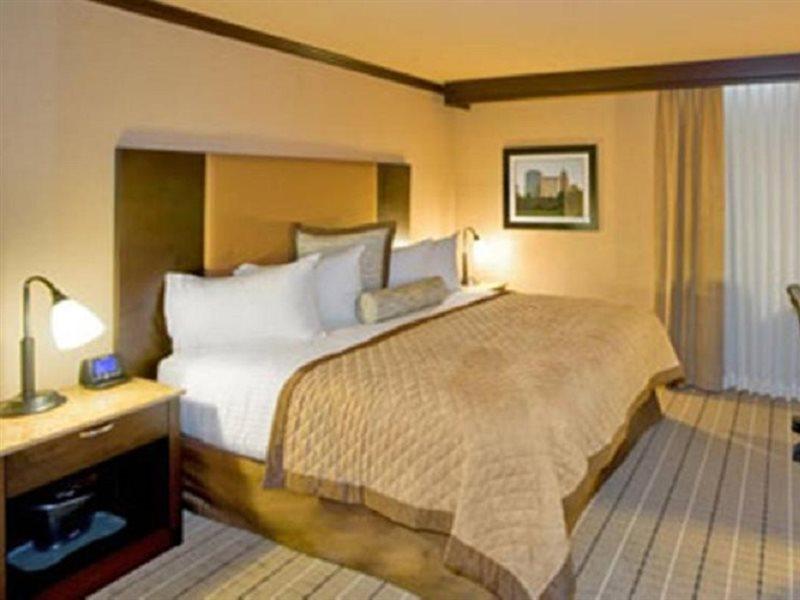Wyndham Garden Oklahoma City Resort & Conference Hotel Near Airport, Fairgrounds Paycom & I40 Buitenkant foto