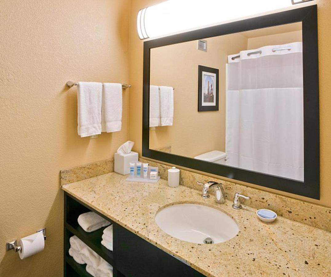 Wyndham Garden Oklahoma City Resort & Conference Hotel Near Airport, Fairgrounds Paycom & I40 Buitenkant foto