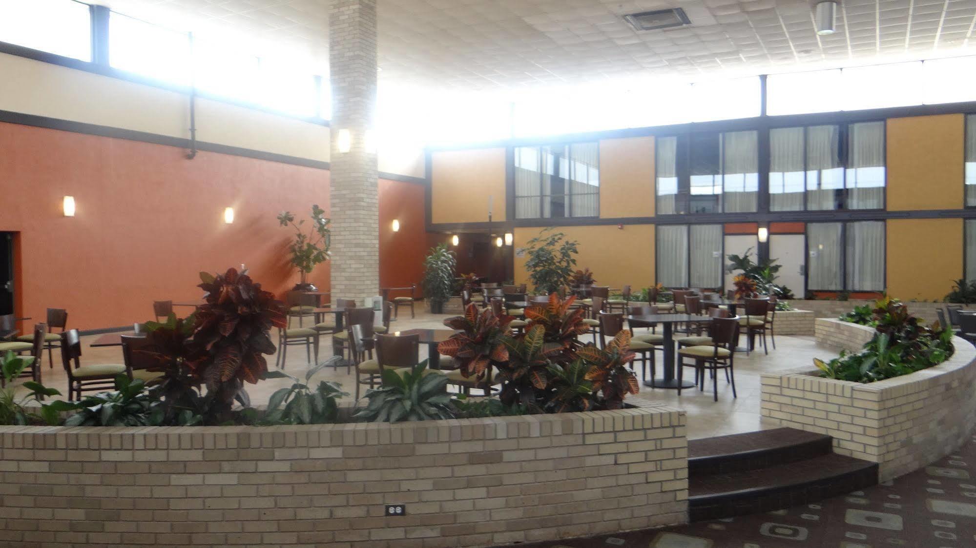 Wyndham Garden Oklahoma City Resort & Conference Hotel Near Airport, Fairgrounds Paycom & I40 Buitenkant foto